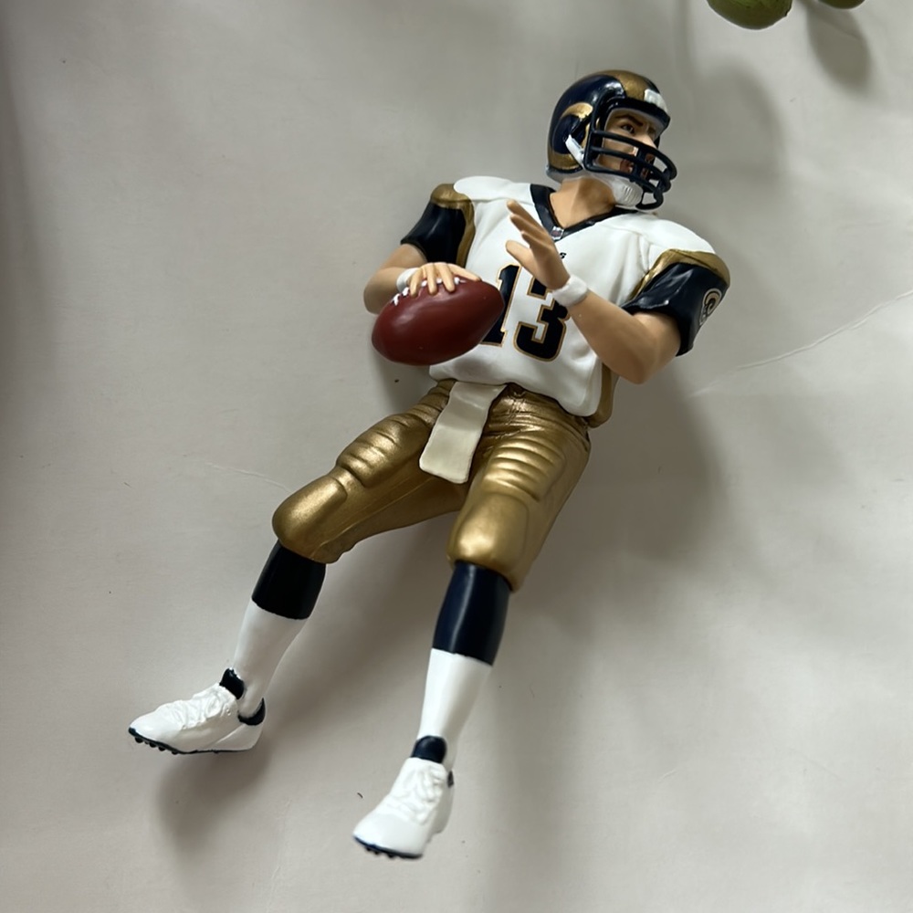 Hallmark Keepsake Ornament Collector’s Series Kurt Warner Football Legends - Picture 3 of 7